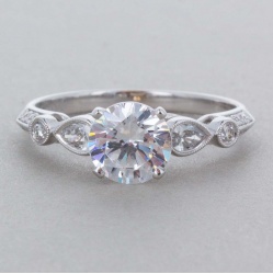 lp1145-d_-_straight_on